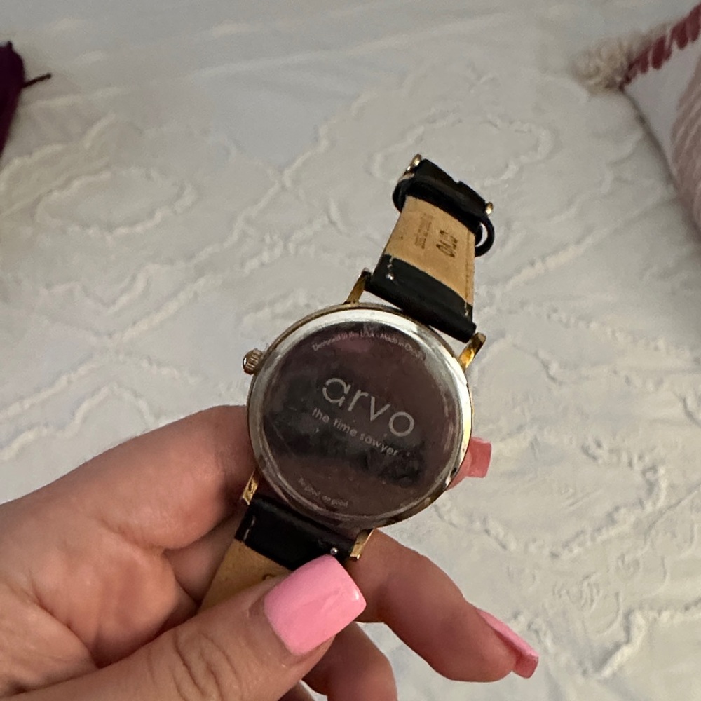 Arvo Gold-Tone Minimalist Watch with Black Leather Strap unisex - Picture 6 of 7
